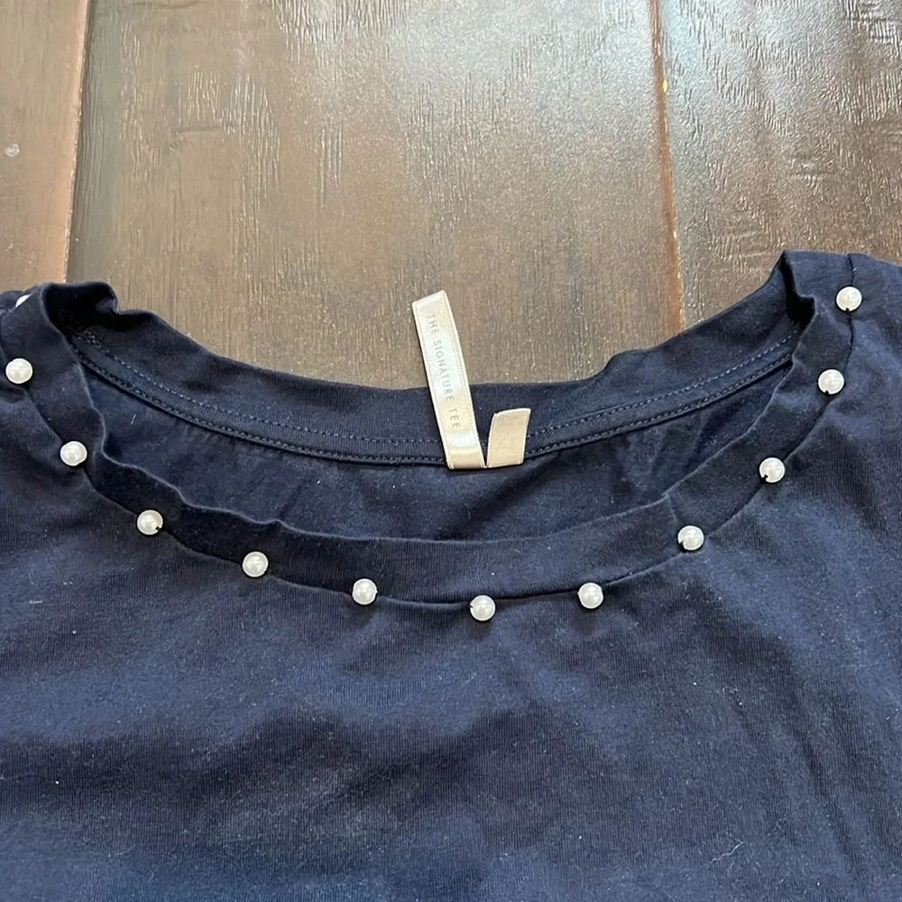 Banana Republic Navy Signature T-Shirt with Pearl Trim, size XL